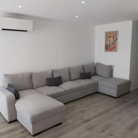 Daire Grand T3 Piscine, Garage Centre Port *